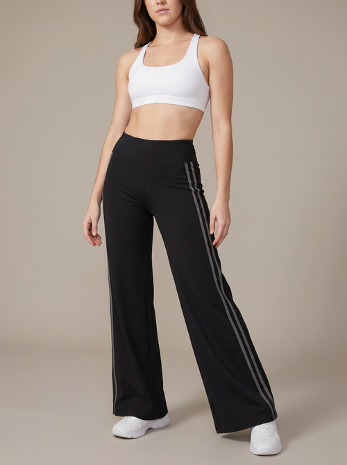 Bell-Bottom Flare Leggings in Black – Vanta Blvck women's activewear, Dubai