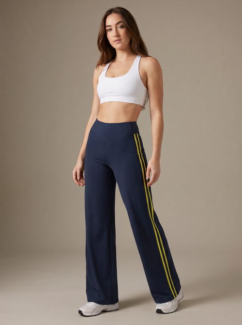 Bell-Bottom Flare Leggings in Navy – Vanta Blvck women's activewear, Dubai